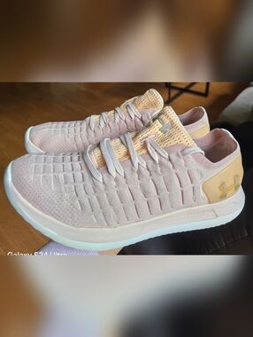 Sz 9.5 Women's UNDER ARMOUR SLINGRIDE 2 Pink Athletic Shoes